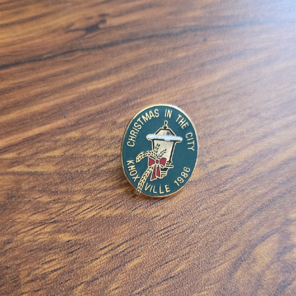 Vtg Christmas in the City - Knoxville 1986 Pin